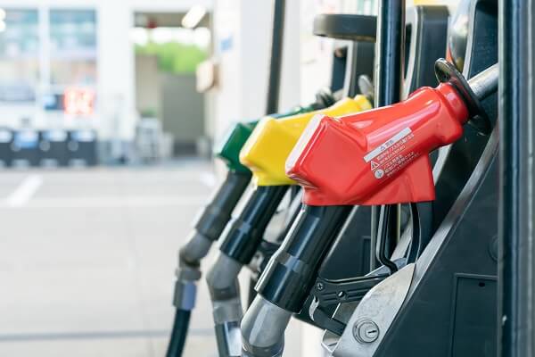 【最新版】ガソリン価格の推移は？今後の動向やお得に給油する方法を紹介！