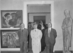 1938年　退廃芸術展にて
