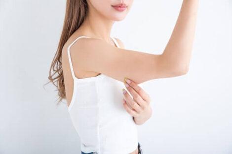 二の腕のたるみに効くストレッチ&筋トレ5選|肩甲骨の位置が大事!