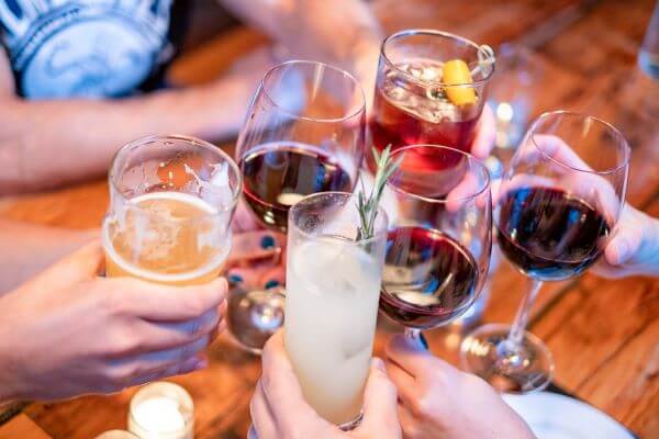 ワインのアルコール度数は他のお酒と比べて高い？悪酔いせずワインを楽しみ方も解説