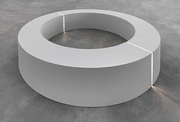 《Untitled (Ring with Light)》1966年 出展:Wikiart