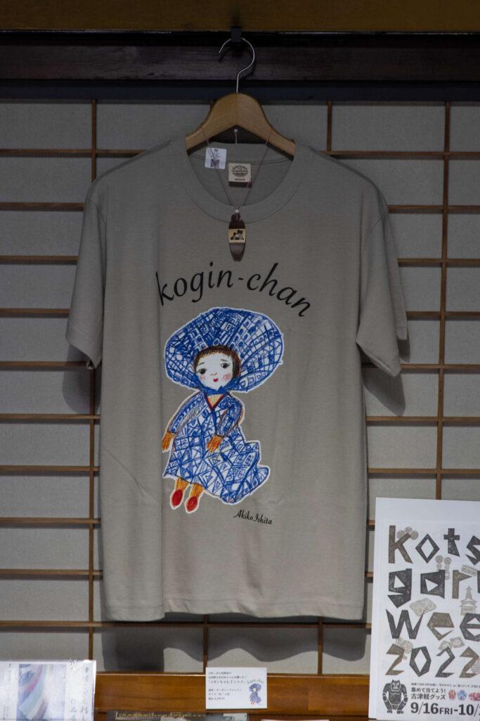 「コギンちゃん」をプリントしたTシャツ。