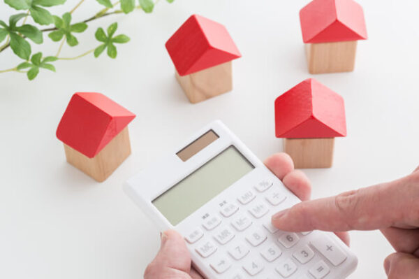 自宅の固定資産税はいくら？一戸建ての相場や減税措置について分かりやすく解説