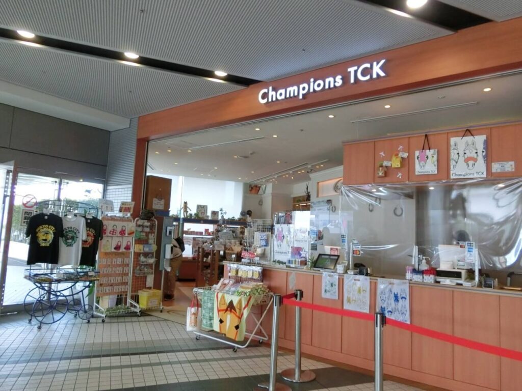 L-WING1階にある「Champions TCK」