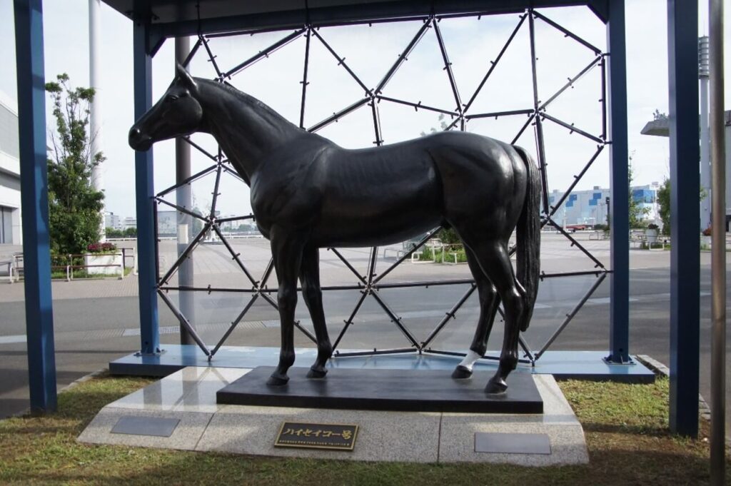 ハイセイコー馬像