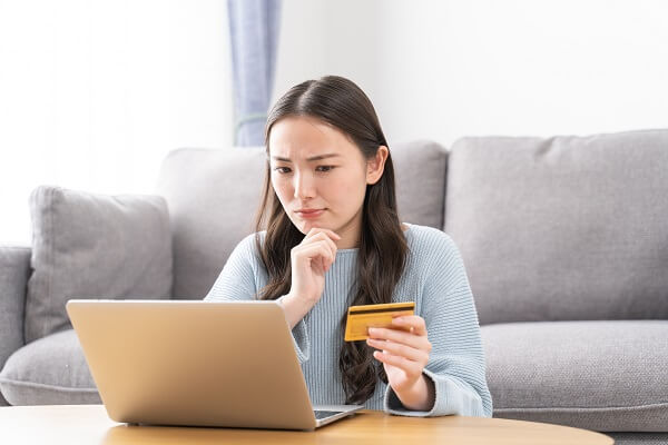 クレジットカード更新時に新しいカードが届かない理由は？