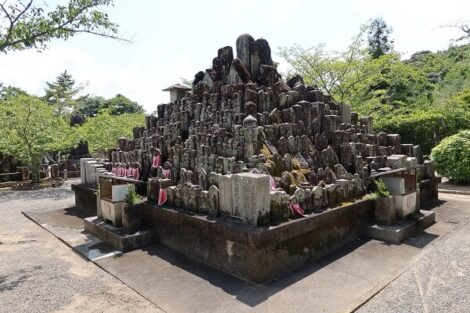無縁仏とは?永代供養との違いや供養の方法について | セゾンのくらし大研究