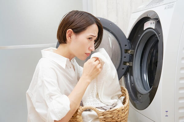 洗濯物の嫌なニオイが取れない！原因や洗濯方法、おすすめアイテムを紹介