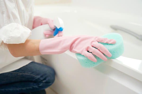 お風呂掃除の道具は汚れや場所に合わせて選ぶのがポイント！