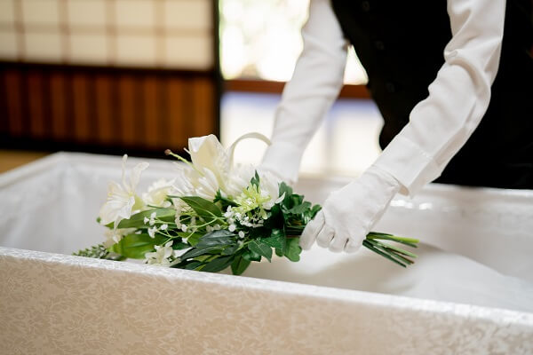 自分らしい葬儀の実現には「セゾンの相続」お葬式サポートに相談しよう