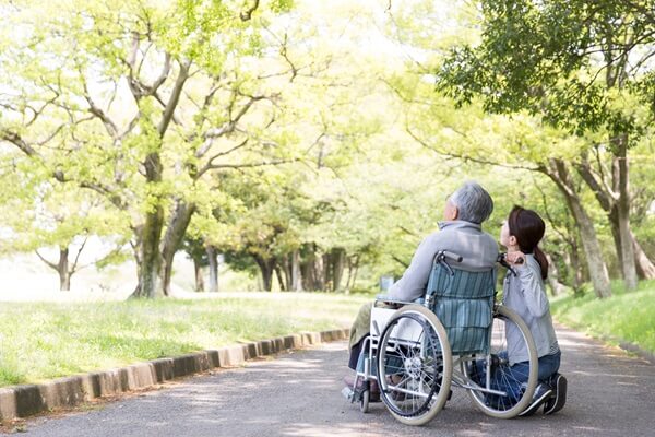高齢者の身元保証サービスを利用するメリット
