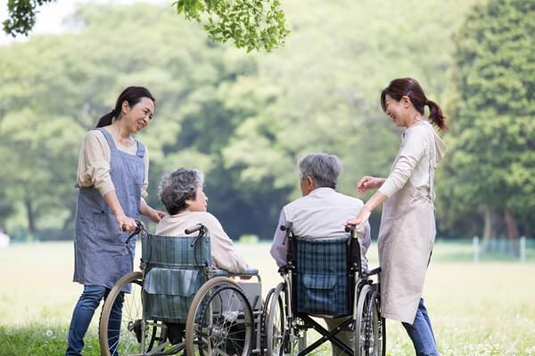 高齢者施設・住宅を選ぶときの4つのポイント