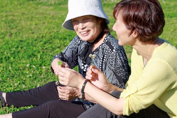 保証人や身の回りの世話を依頼しやすく！事前にできる対策とは