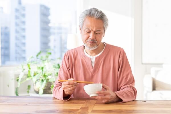 配偶者を亡くした喪失感はいつまで続く？