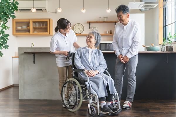 介護保険外の外出付き添いサービスを利用する3つのメリット