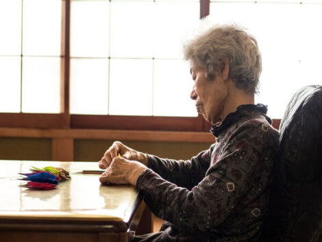 孤独死の原因とは？死因や高齢者への対策・若者を取り巻く現状を解説 | セゾンのくらし大研究