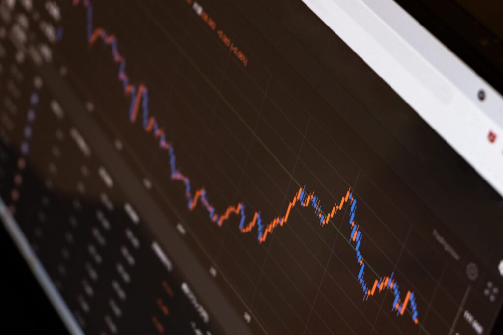株価は常に上下する…つみたて投資で重要な「心構え」