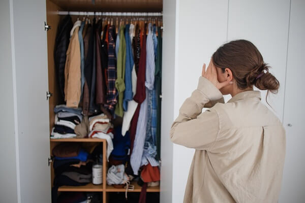 こんな服には要注意!服の捨て時とは?