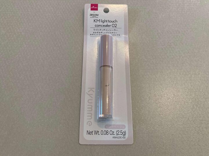 軽やかなテクスチャーで伸びが良く、クマやシミをナチュラルにカバー。厚塗り感なく上品な肌に。