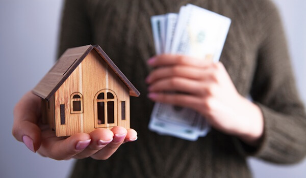年金だけで生活できない？持ち家がある場合の老後資金の調達方法