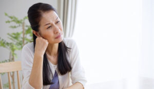 60代女性お悩みランキングをチェック！気になる健康やお金の悩みを解説