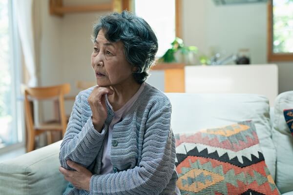 60代女性が多く抱える老後生活の悩みとは?