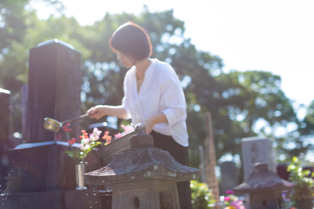 お盆の伝統的な過ごし方