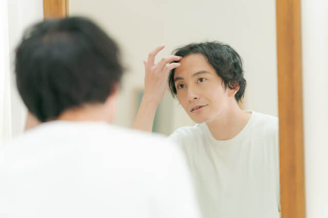 そもそも、頭皮がベタつく原因とは?