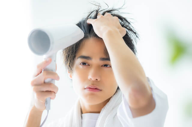 頭皮のベタつきを解消!今日からできる3つのケア方法