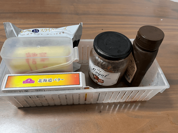 仕切りケースで同じ種類の食材ごとまとめる