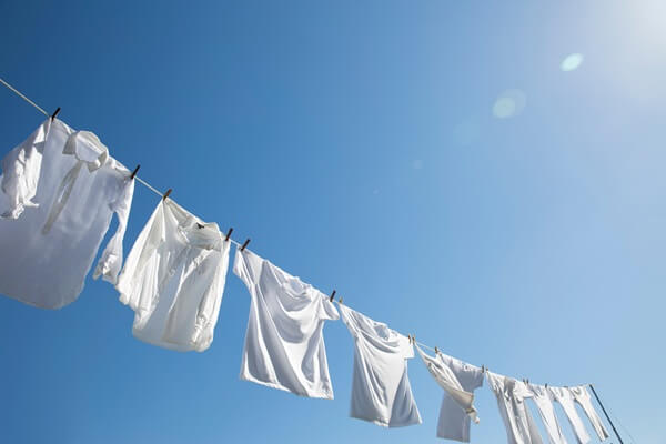 お気に入りの服の寿命を延ばす！洗濯のコツを紹介