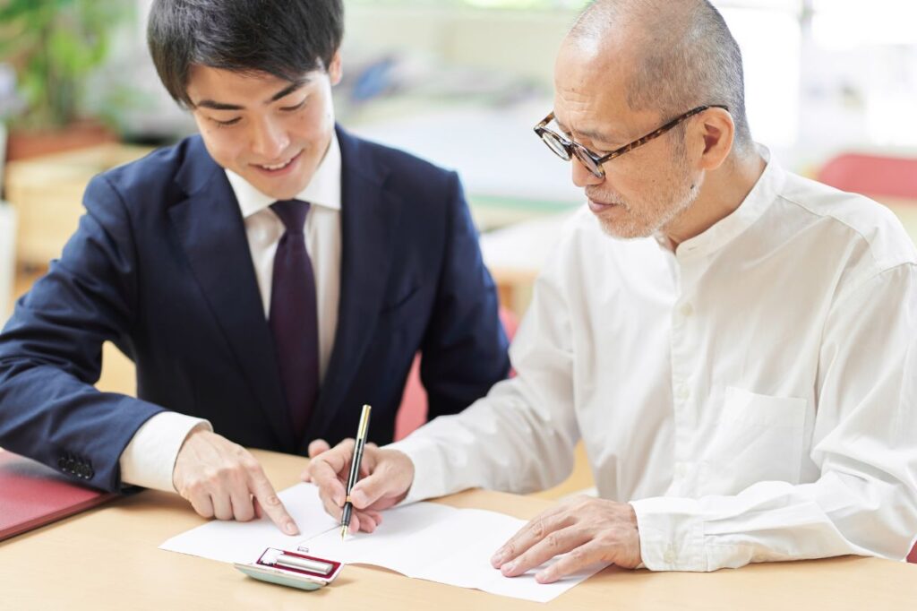 相続登記は自分でできる？専門家に頼むべき？