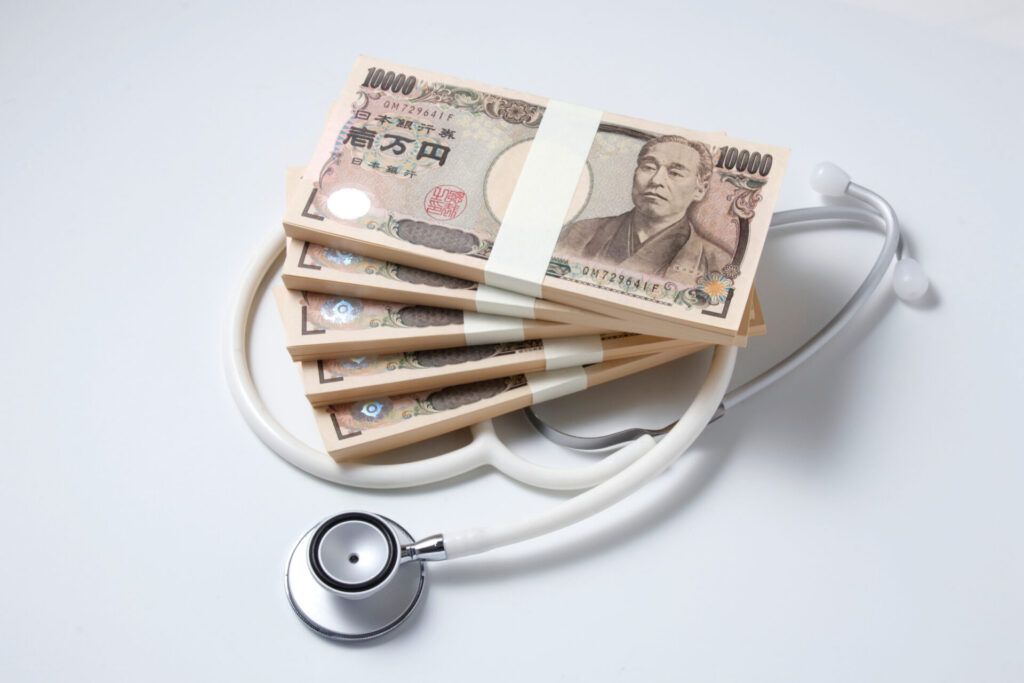 医療費は75歳以上で年間約94万円
