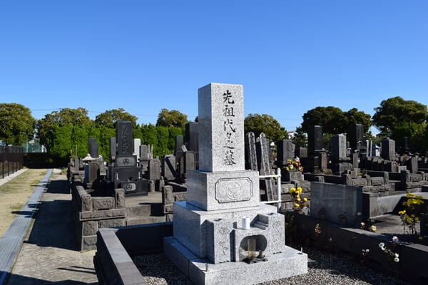お墓を移すのはよくない？お墓を移す以外の選択肢「お墓参り代行」も紹介
