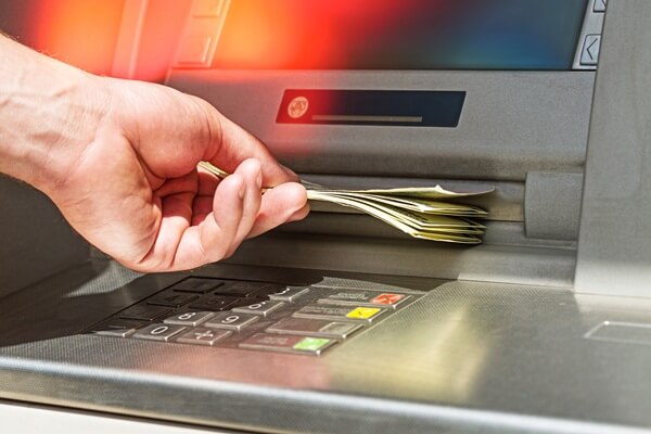 ATM手数料を賢くゼロへ！銀行選びと引き出し方のコツ