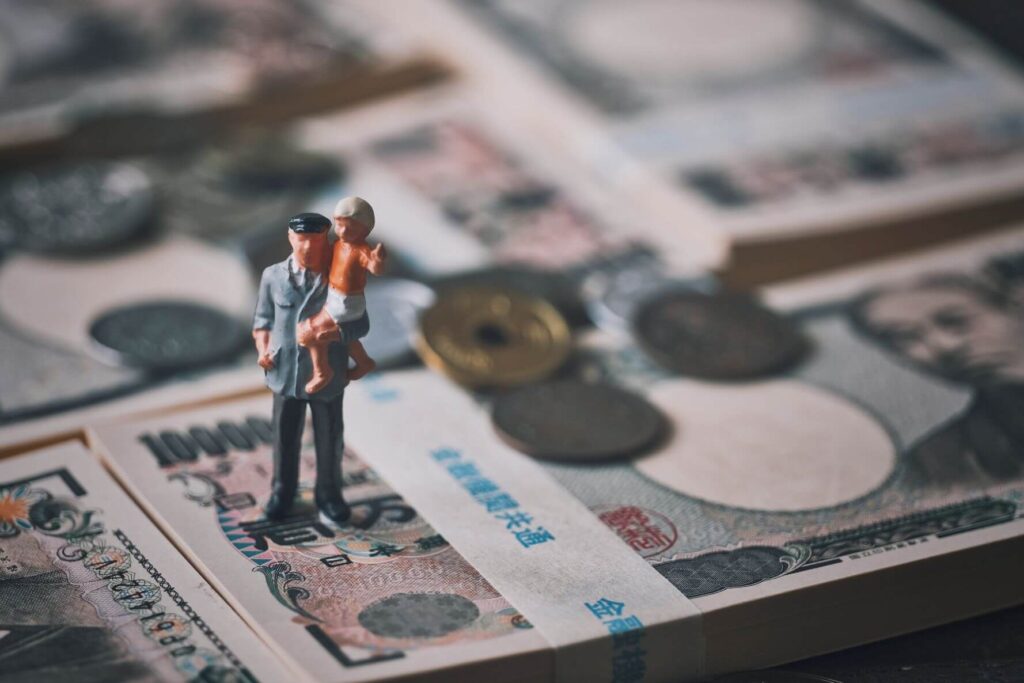 止まらぬ少子化の裏で膨らむ「教育費」