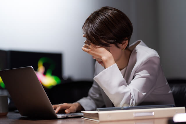 巻き肩によっておこる身体の不調