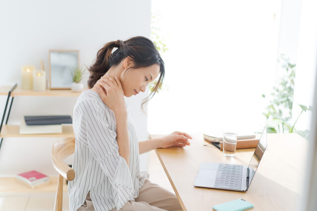【理学療法士監修】見た目でわかる！ストレートネックのチェック方法
