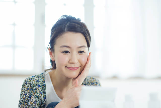 スキンケアだけでは足りない?腸から整える美肌戦略