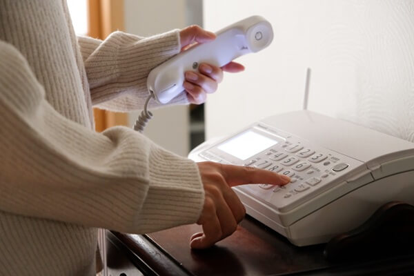実家の固定電話、本当に必要？見直しで年約2万円の節約に