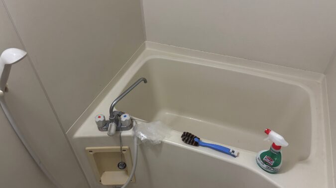 浴室:業者16,000円vs自力3時間+カビ取り剤1,200円