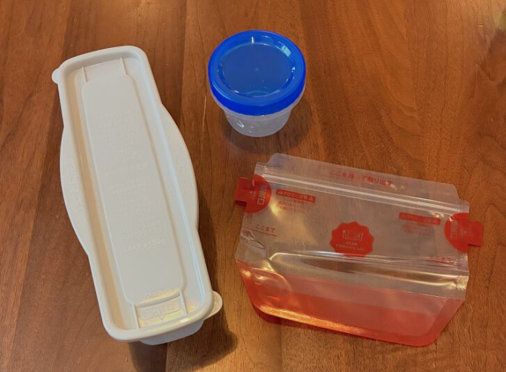 タッパー型だけでなく袋状タイプも人気。手軽に“時短&節約”を実現。