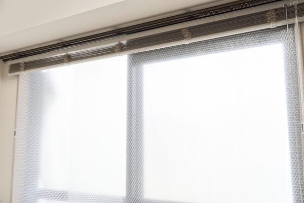 窓の断熱DIYで暖房費を節約！100均アイテム活用術