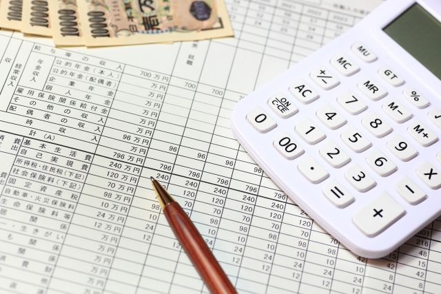 60歳代の貯蓄額の平均値と中央値は？