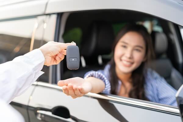 親の車を借りるなら1日保険！補償・費用・選び方を徹底解説