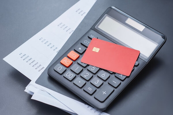 カードローンを借りる人の特徴は？利用者の割合や理由を解説