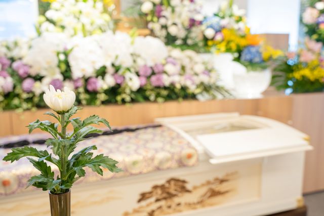 葬儀の流れや費目を確認