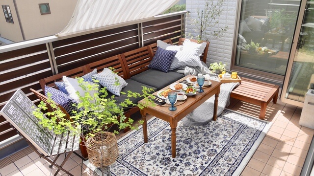 【寒さを楽しむ！冬のベランピングアイデアと必須アイテム