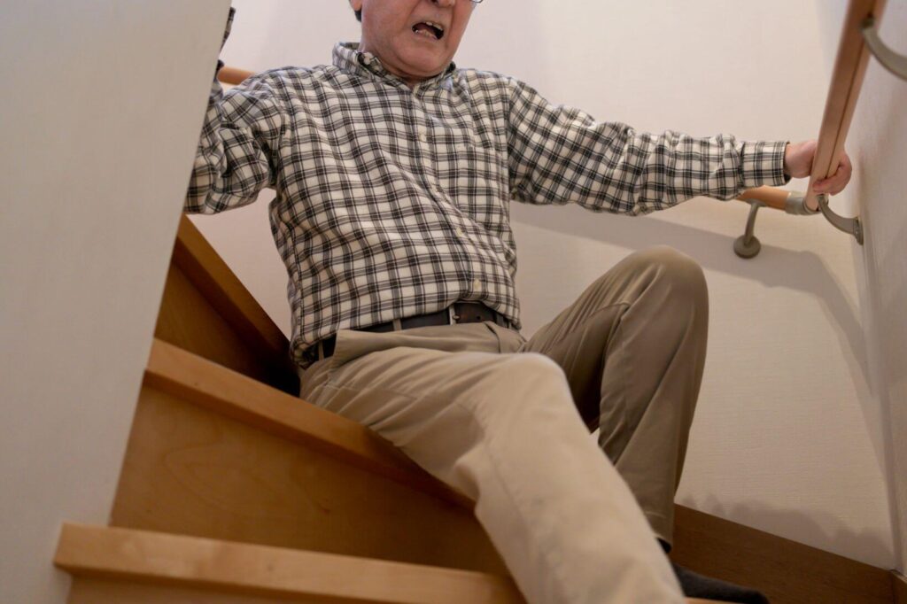 ギリギリの家計にトドメを刺した「父の転倒」