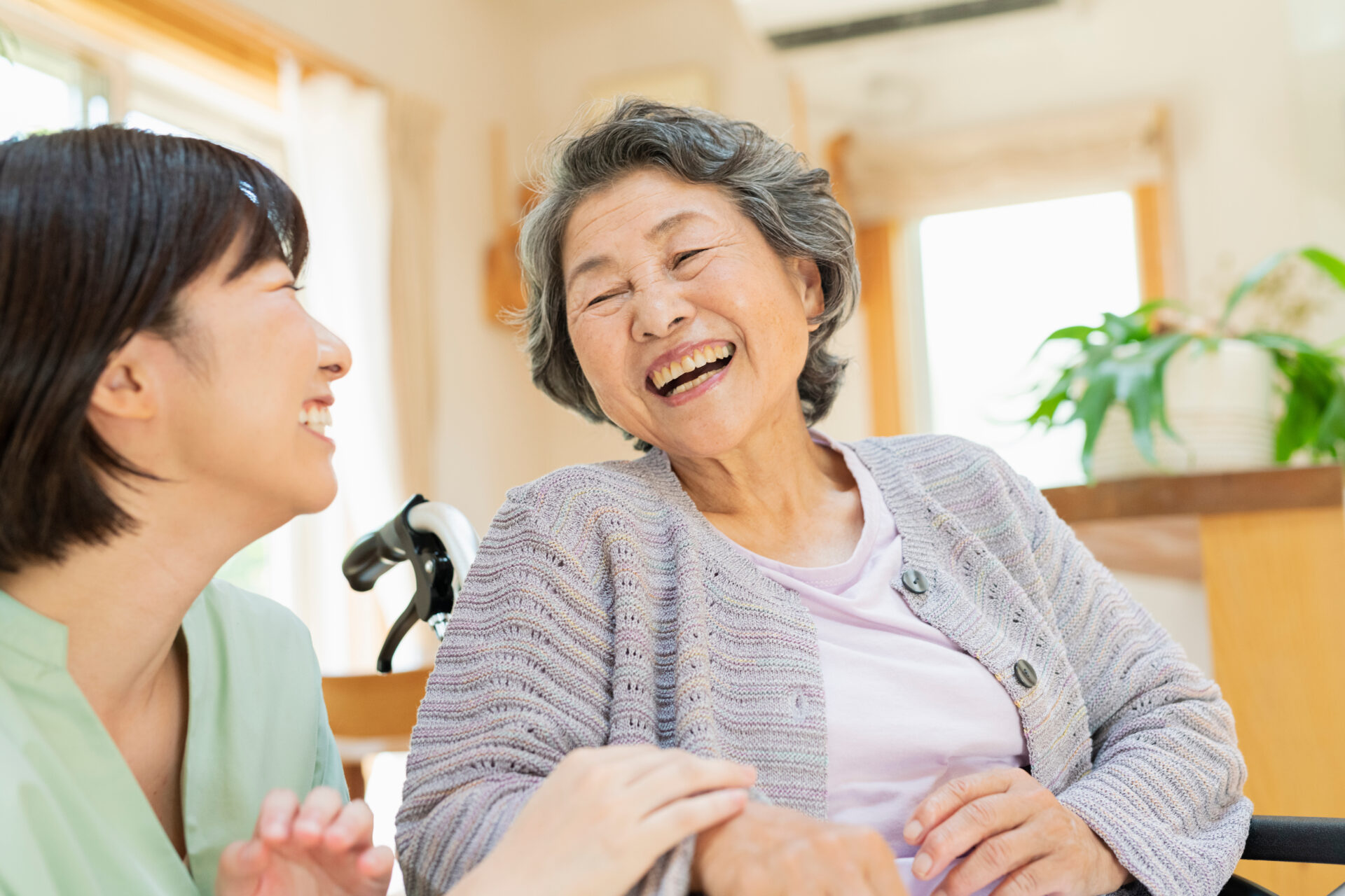 老人ホームはいくらかかる？公的・民間施設の費用目安と資金計画